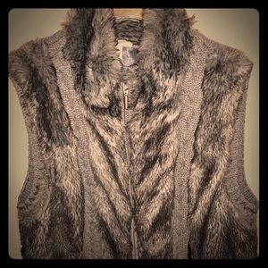 Gray Faux Fur Vest. EUC